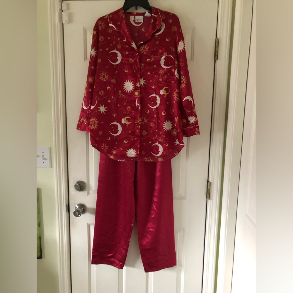 Reflections - Red Moon Pjs - Picture 2 of 6
